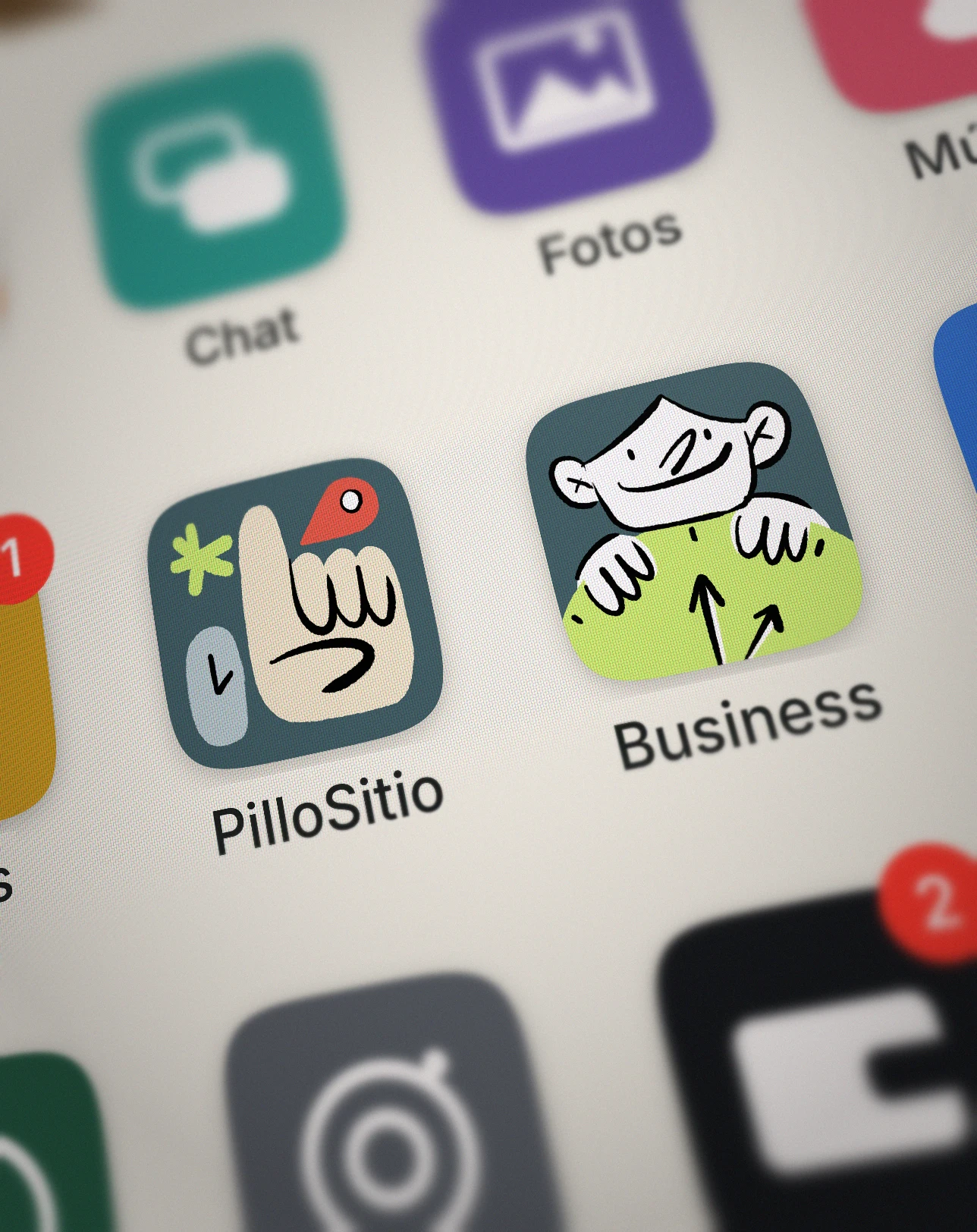 El icono de la app PilloSitio entre otras apps en la pantalla de un móvil